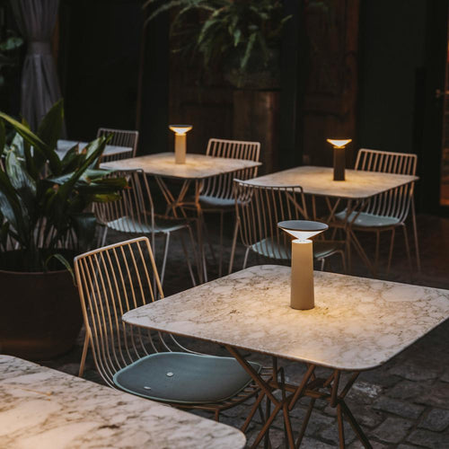 Luminária de mesa Flexível – Abajur LED Ajustável com Carregamento via USB-C