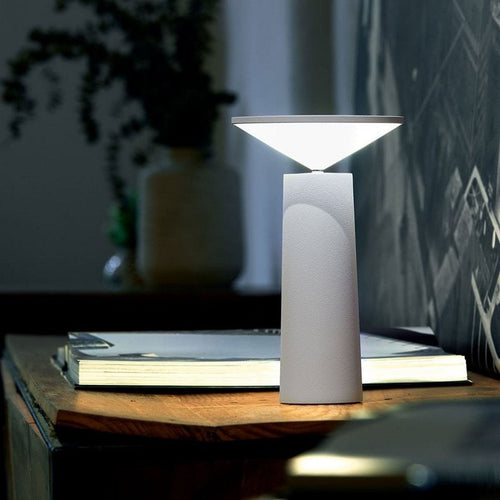 Luminária de mesa Flexível – Abajur LED Ajustável com Carregamento via USB-C