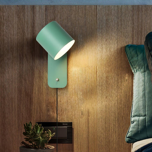 Luminária de parede cilíndrica em acabamento mate, projetada para iluminar com elegância e simplicidade em ambientes contemporâneos.