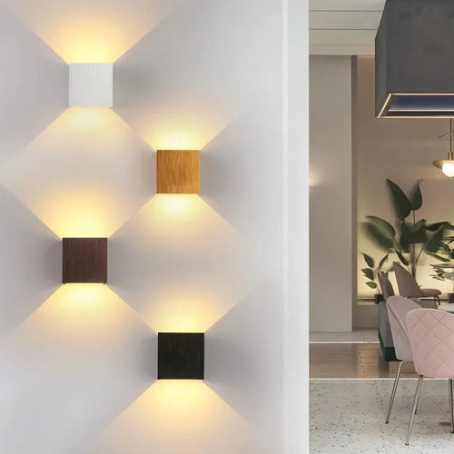 Luminária de parede em metal escovado com iluminação suave e design minimalista para ambientes sofisticados. Branco fosco Luz fria (5500K-6500K)