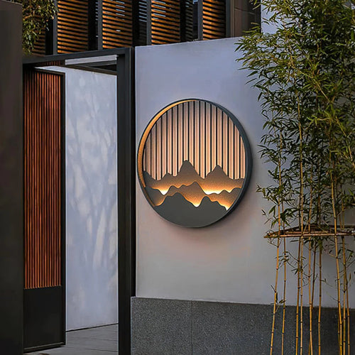 Luminária de parede escultural em aço com iluminação LED suave para exteriors contemporâneos. 80 x 4.5 cm