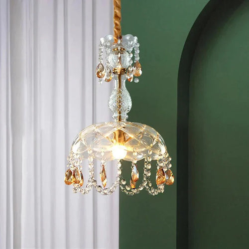 Lustre sofisticado em cristal com design elegante