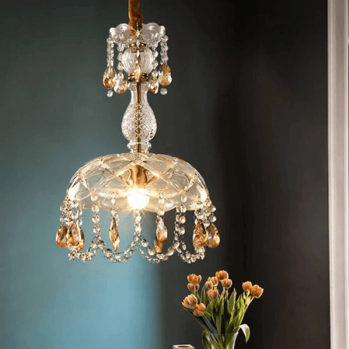 Lustre sofisticado em cristal com design elegante