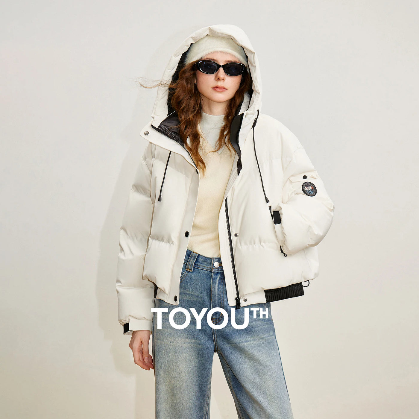 Jaqueta Puffer Feminina com Capuz e Recortes Coloridos