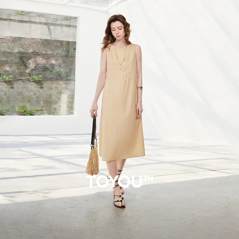Vestido Midi com Recortes Assimétricos Sem Manga