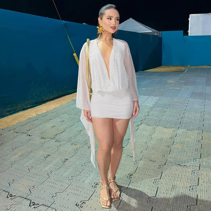 Vestido Curto Feminino Poá com Manga Sino