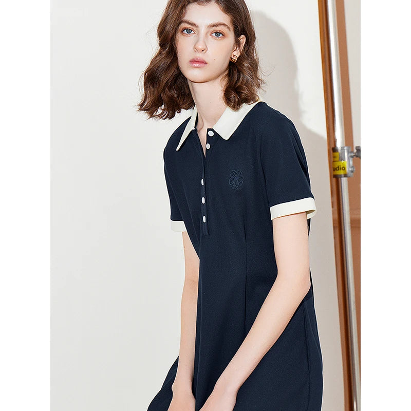 Vestido Polo Midi com Bordado Floral e Cintura Marcada