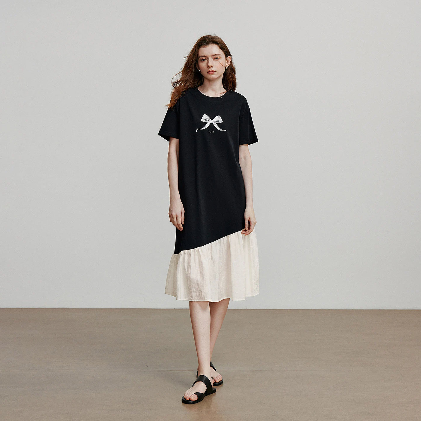 Vestido Camiseta Curto Estampado com Laço