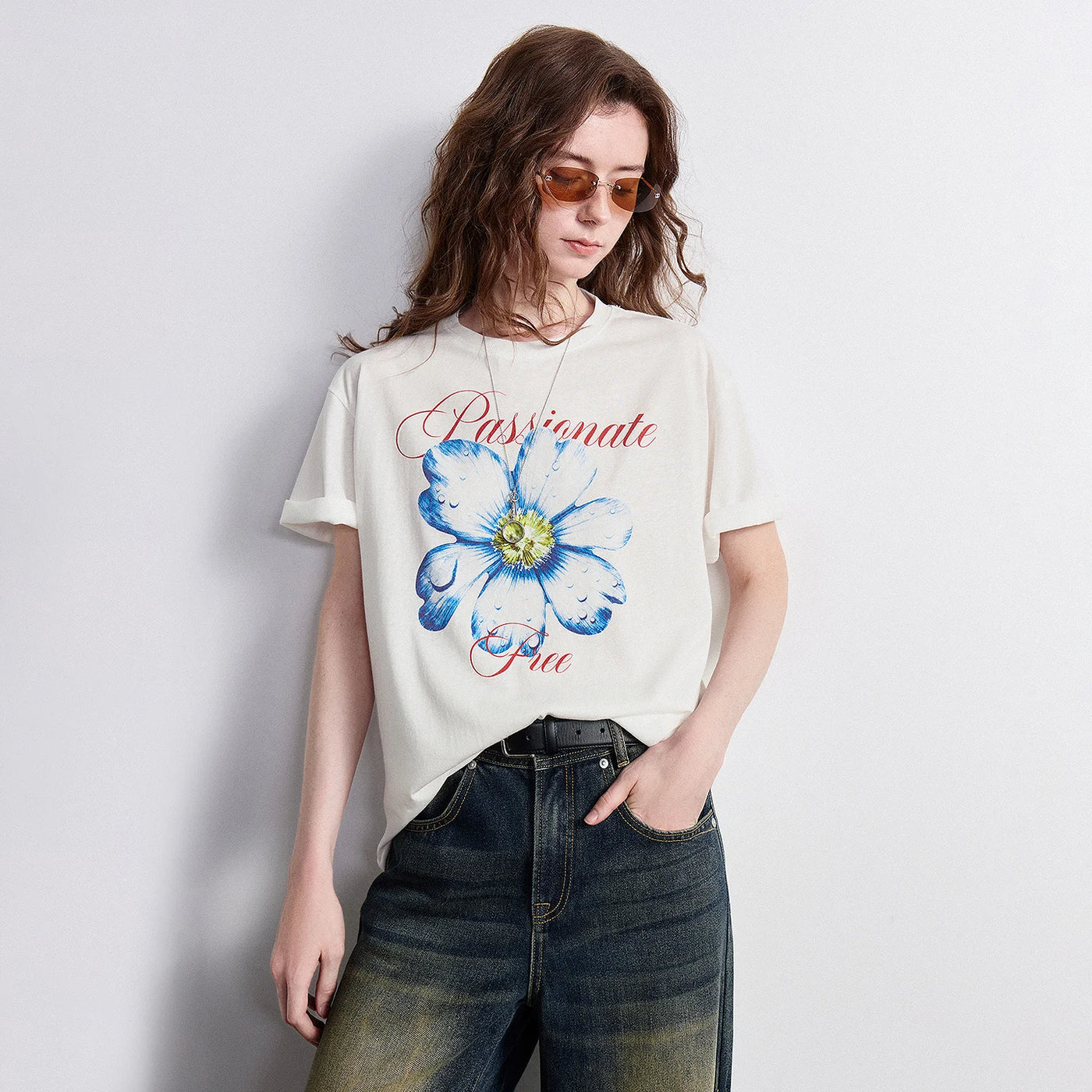 Camiseta Feminina Manga Curta com Estampa Floral