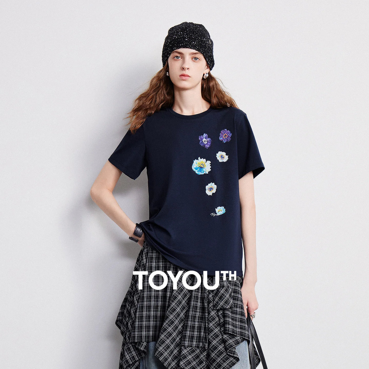 Camiseta Feminina de Liocel com Estampa Floral Artística