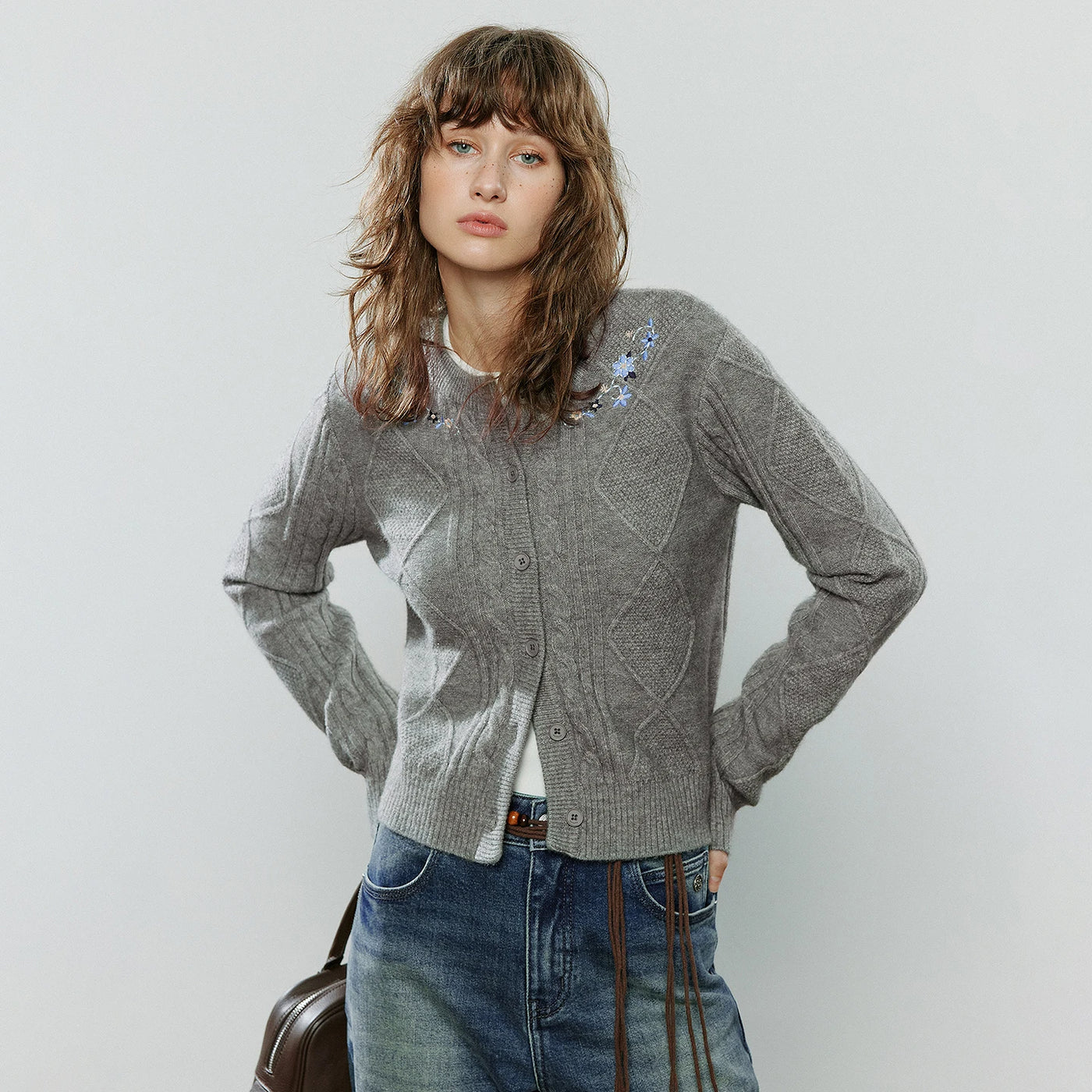 Cardigan Feminino Argyle com Bordado Floral