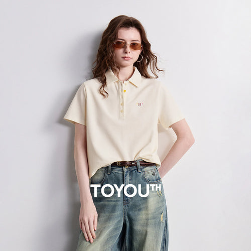 Camiseta Polo Feminina com Botão Coração e Bordado Colorido