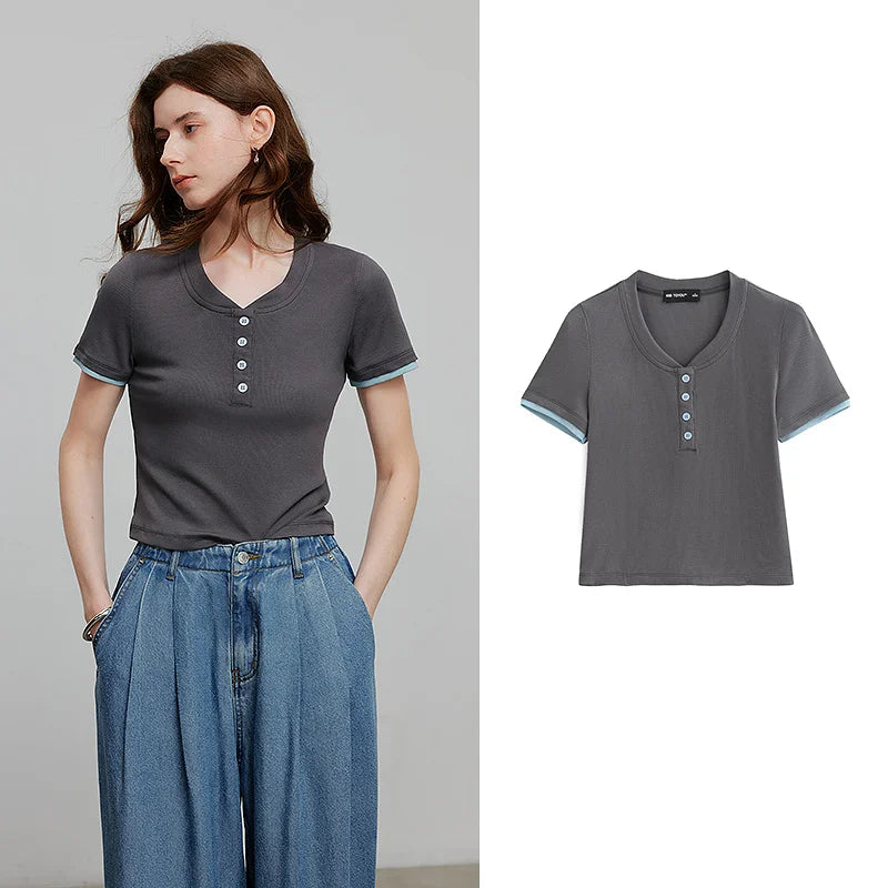 Camiseta Feminina Cropped com Decote V e Patchwork