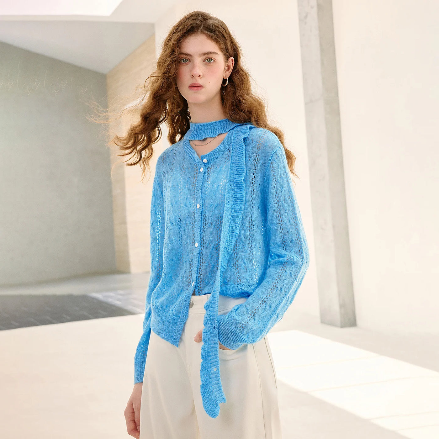 Blusa Feminina de Tricô com Renda Removível e Lã