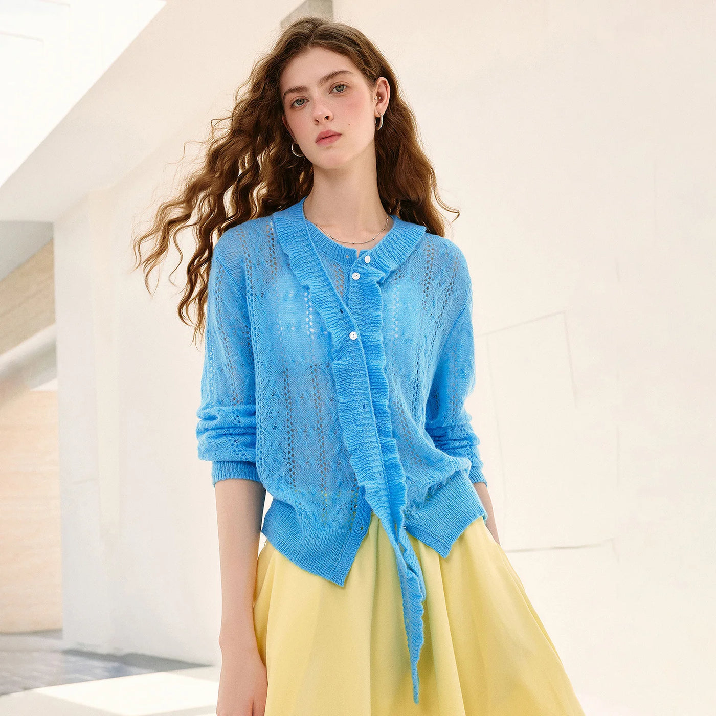 Blusa Feminina de Tricô com Renda Removível e Lã