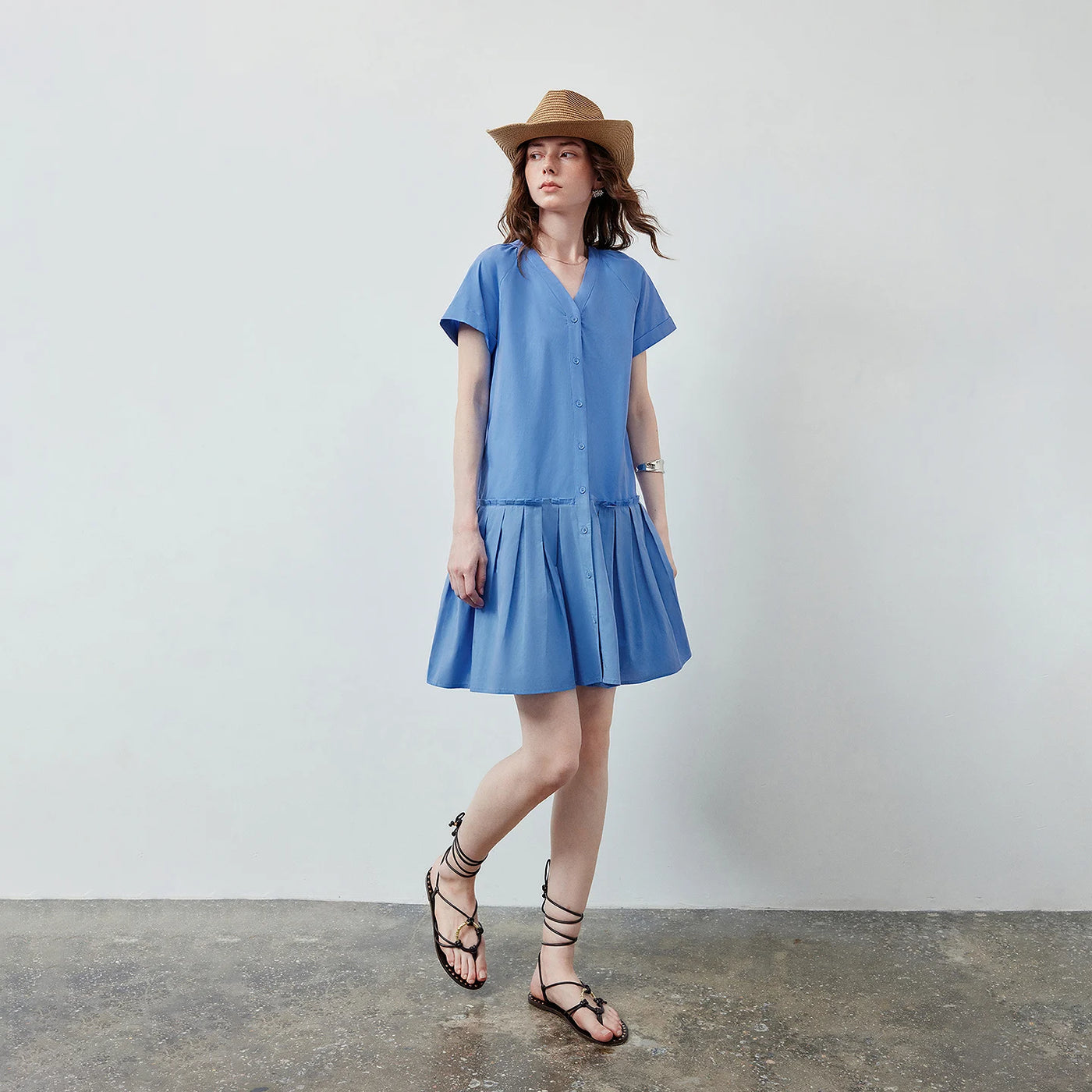 Vestido Curto em Algodão com Decote V