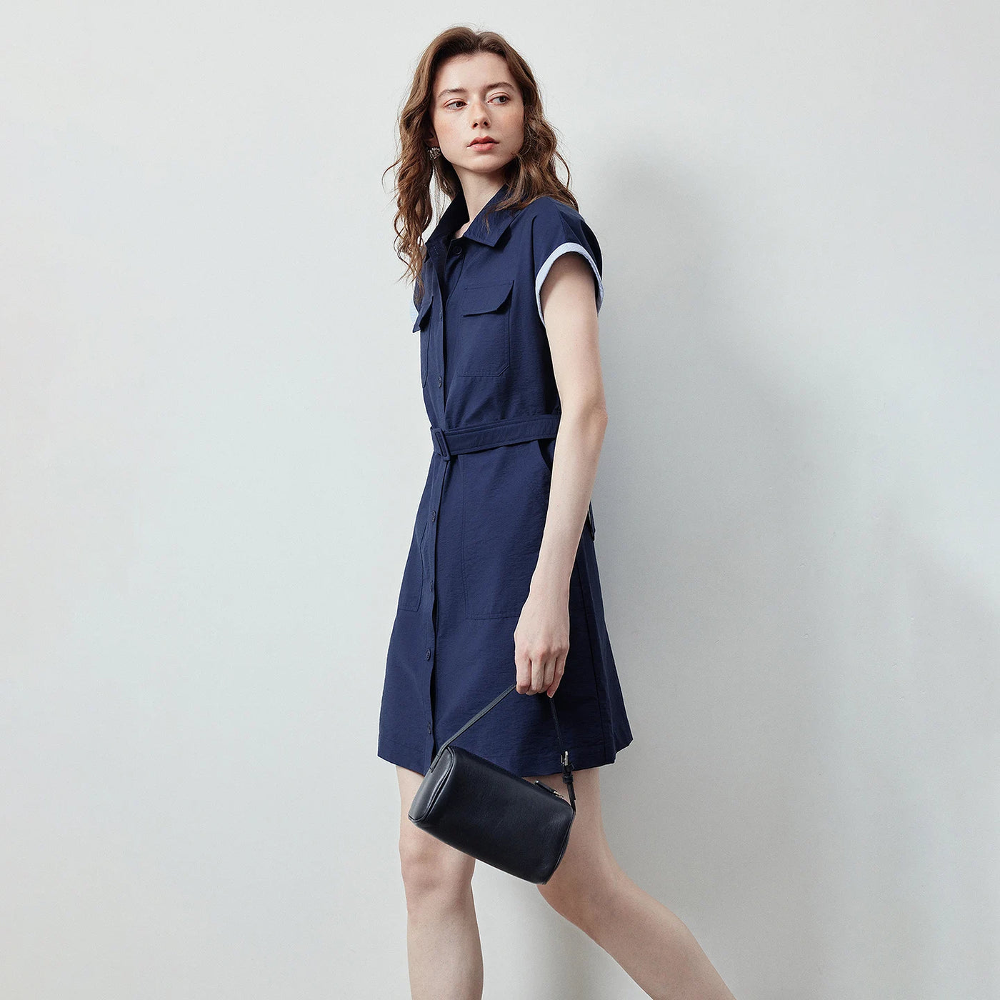 Vestido Chemise Curto com Bolsos e Cinto
