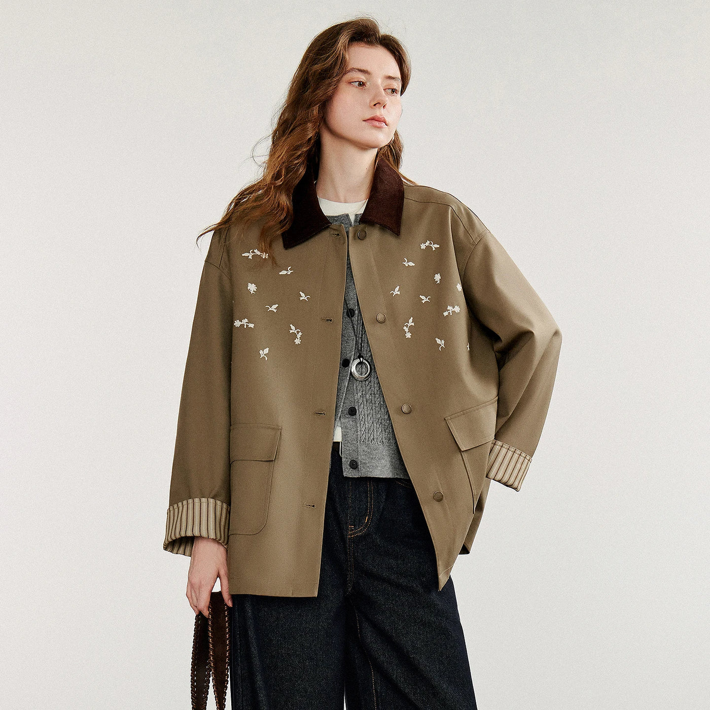 Trench Coat Feminino Midi com Recortes Coloridos