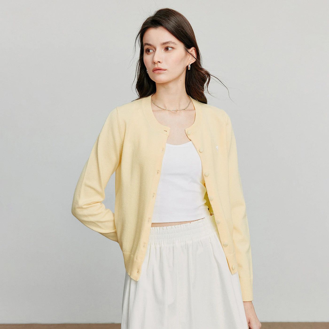 Cardigan Feminino de Tricô com Lã e Gola Redonda