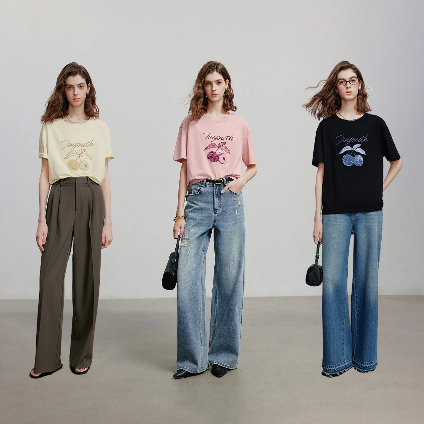 Camiseta Feminina de Algodão com Bordado Cereja e Paetê