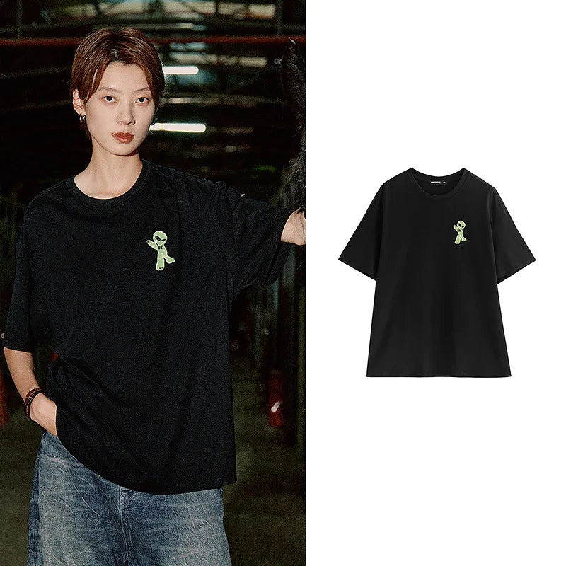Camiseta Feminina de Algodão com Estampa Alien