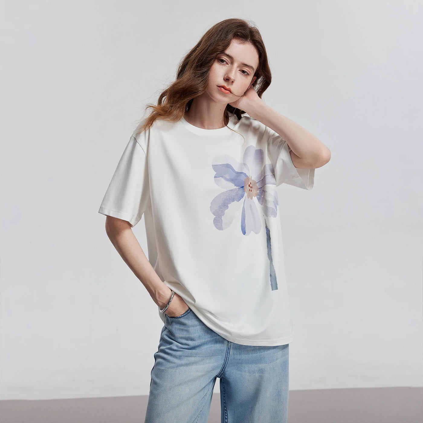 Camiseta Feminina de Liocel e Algodão com Estampa Lírio