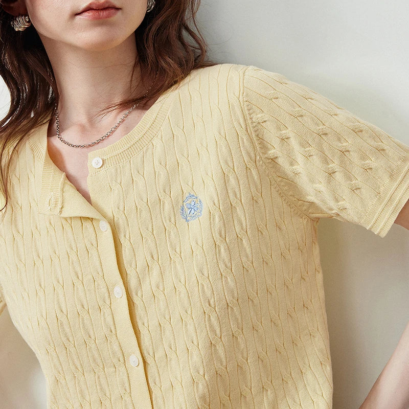 Blusa Feminina de Tricô Trançado com Bordado College