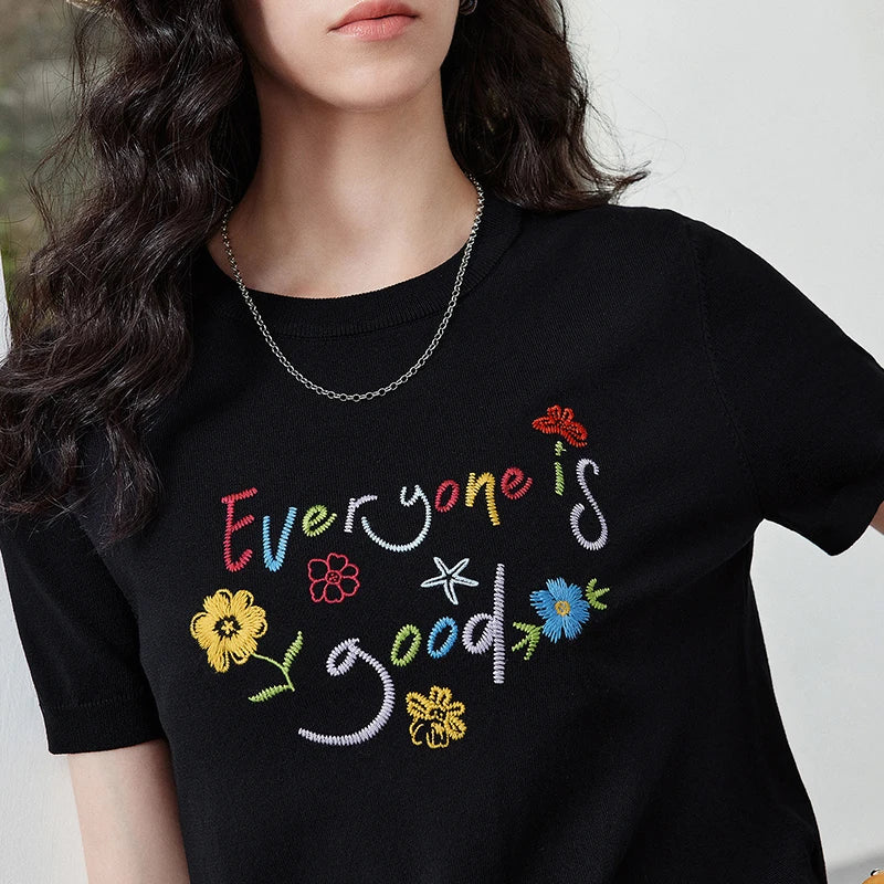 Blusa Feminina de Tricô com Bordado Floral e Letras