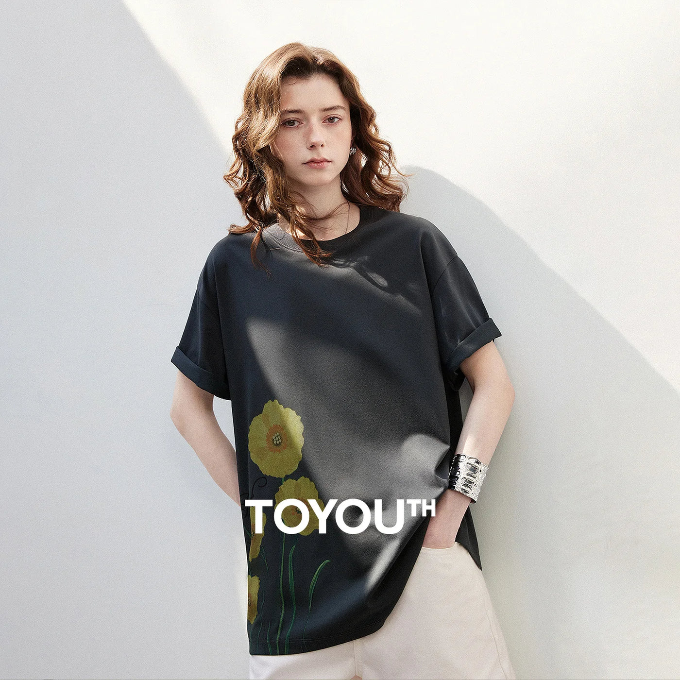 Camiseta Feminina de Algodão com Estampa Floral Amarela