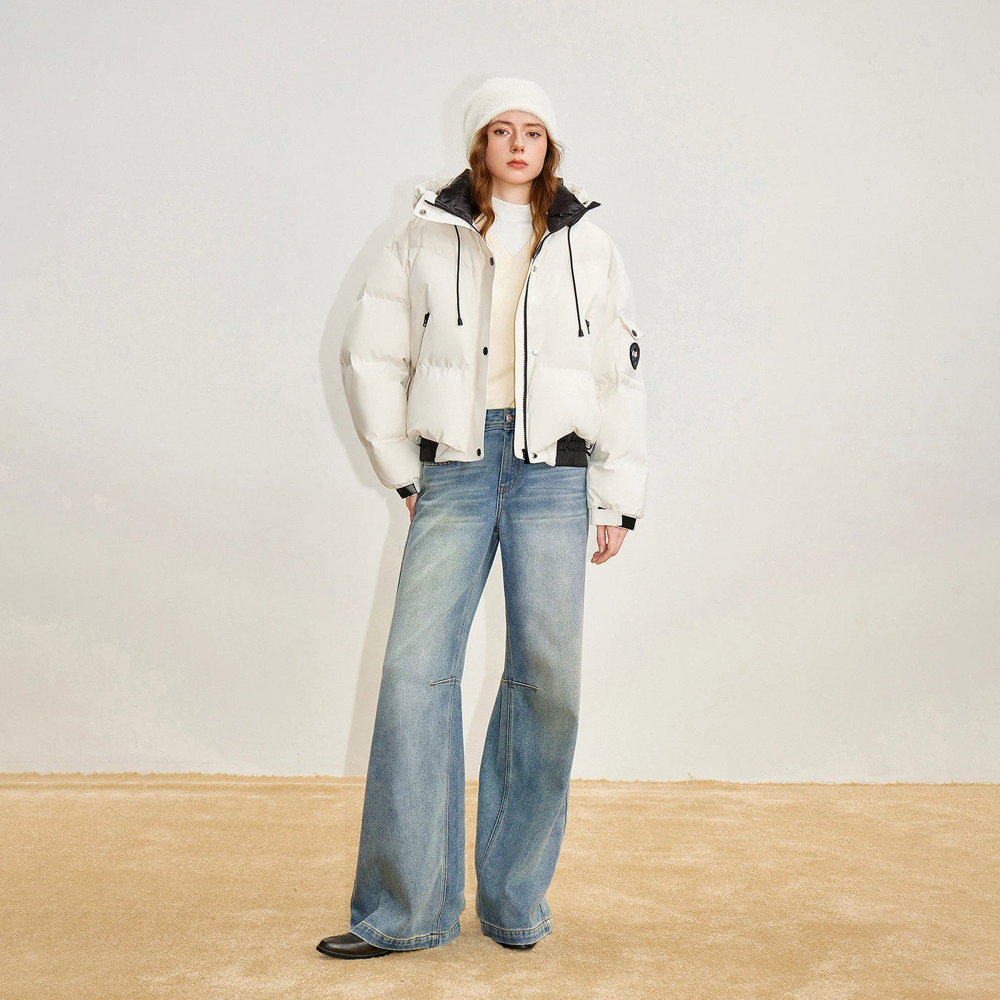 Jaqueta Puffer Feminina com Capuz e Recortes Coloridos