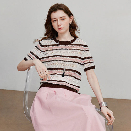 Blusa de Tricô Listrada Manga Curta e Vazada