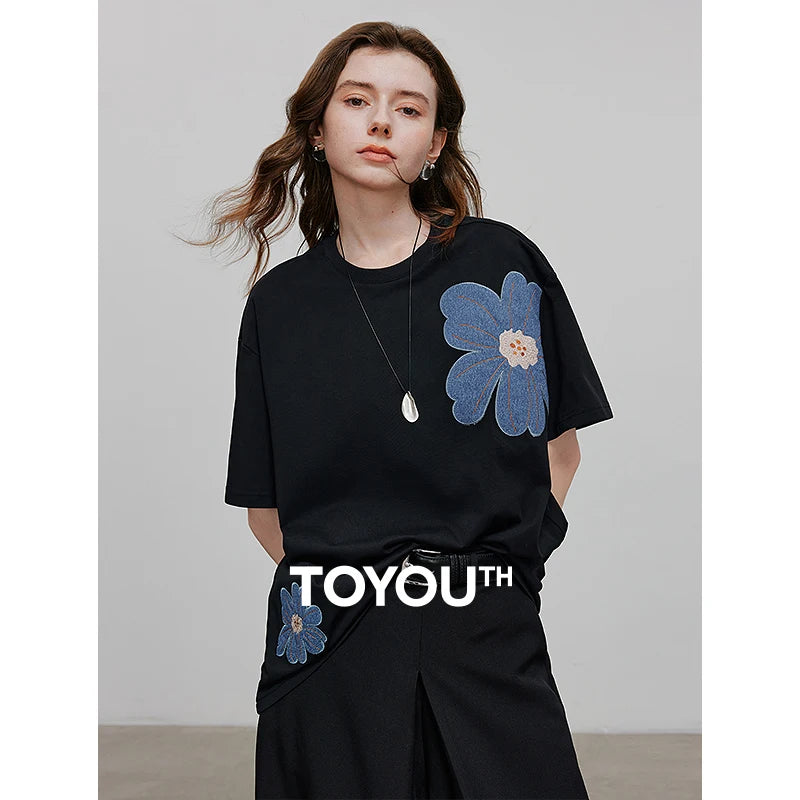 Camiseta Feminina de Algodão com Bordado Floral Delicado