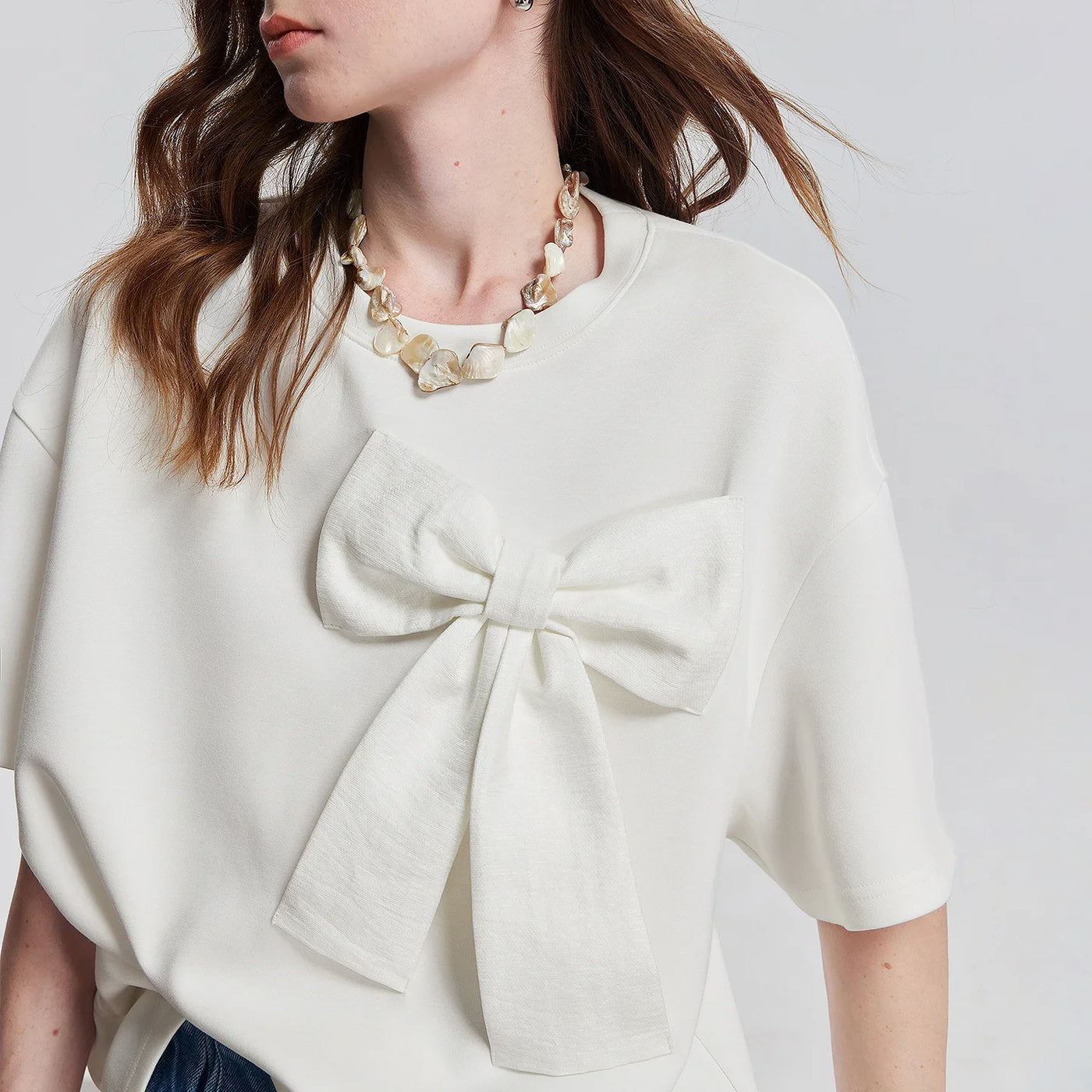 Camiseta Feminina Oversized com Laço e Gola Redonda