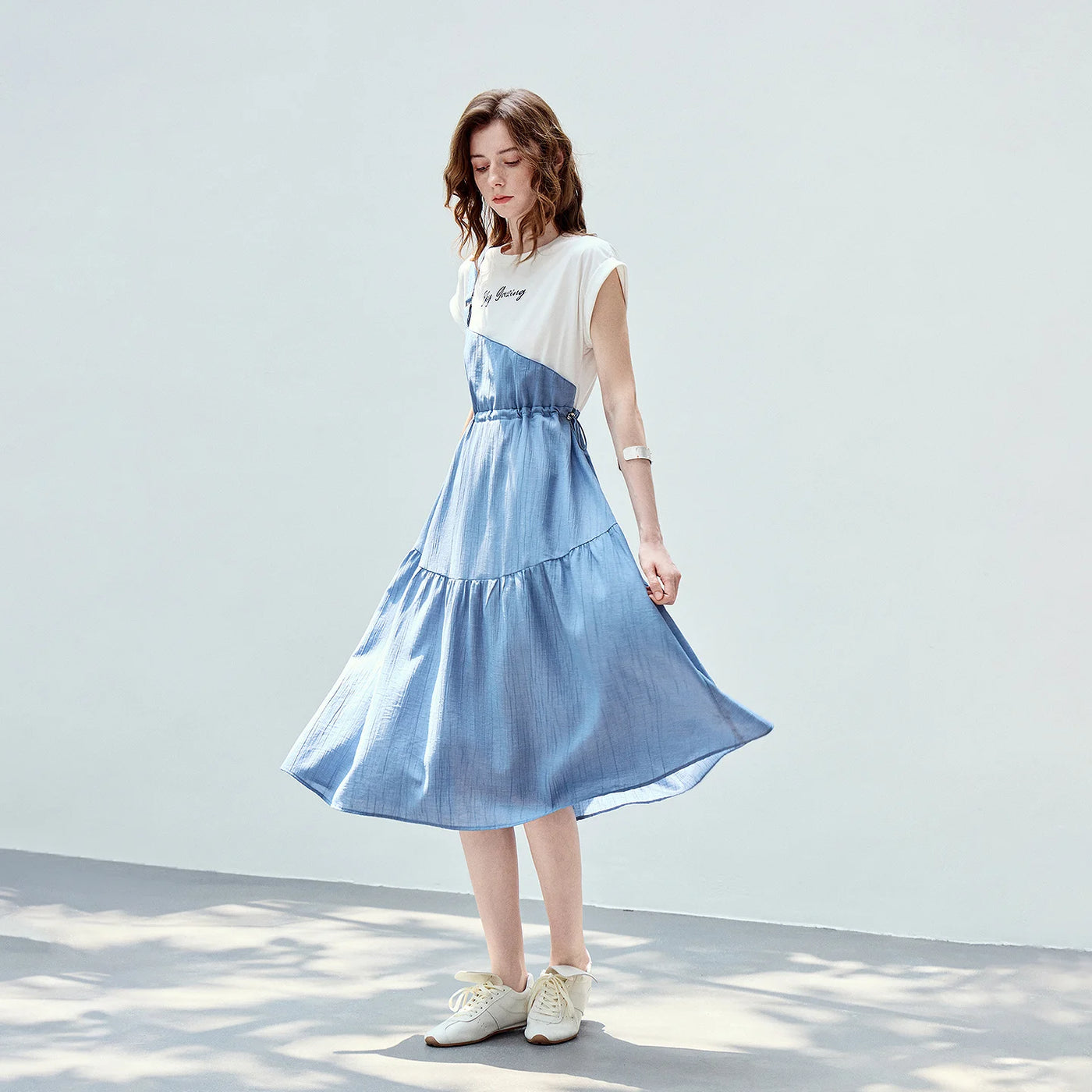 Vestido Curto Efeito Duas Peças com Babados