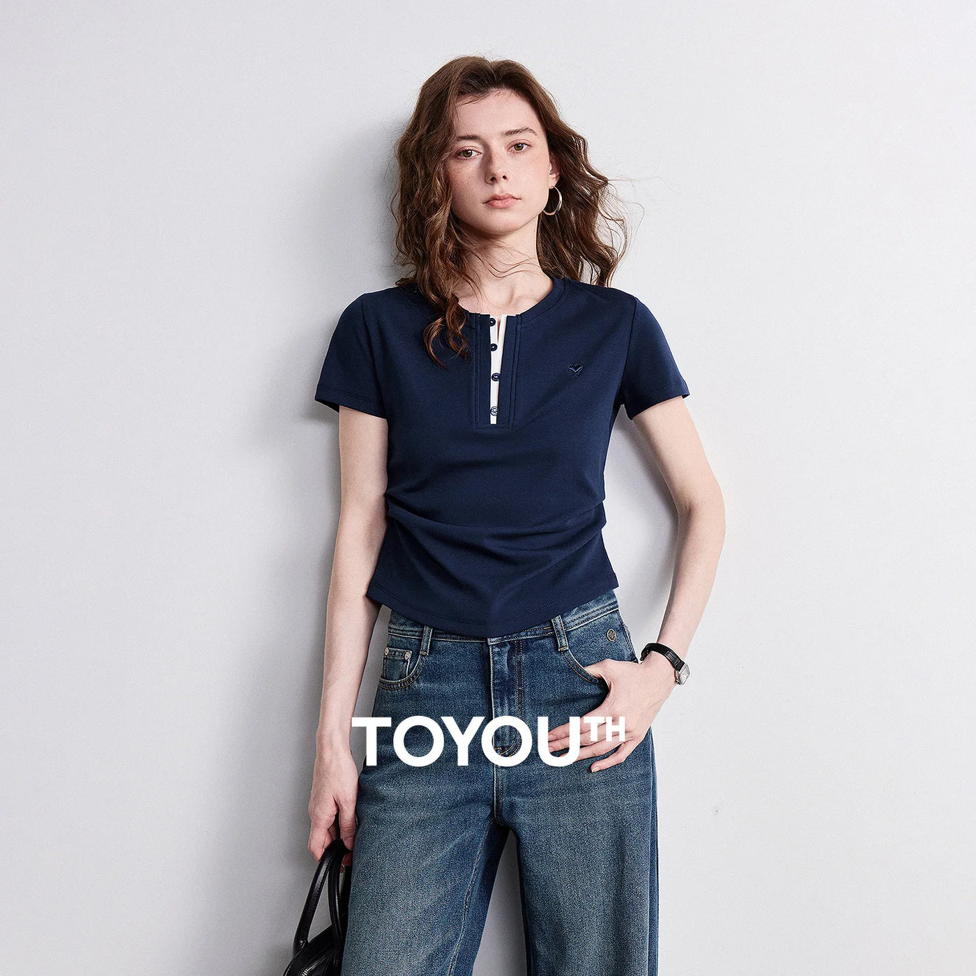 Camiseta Feminina Cropped de Algodão Color Block