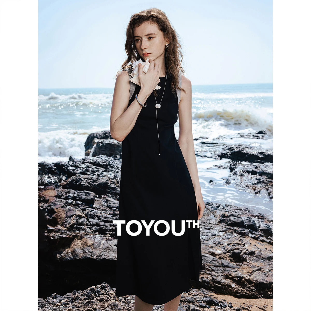 Vestido de Alças Midi com Recortes Preto
