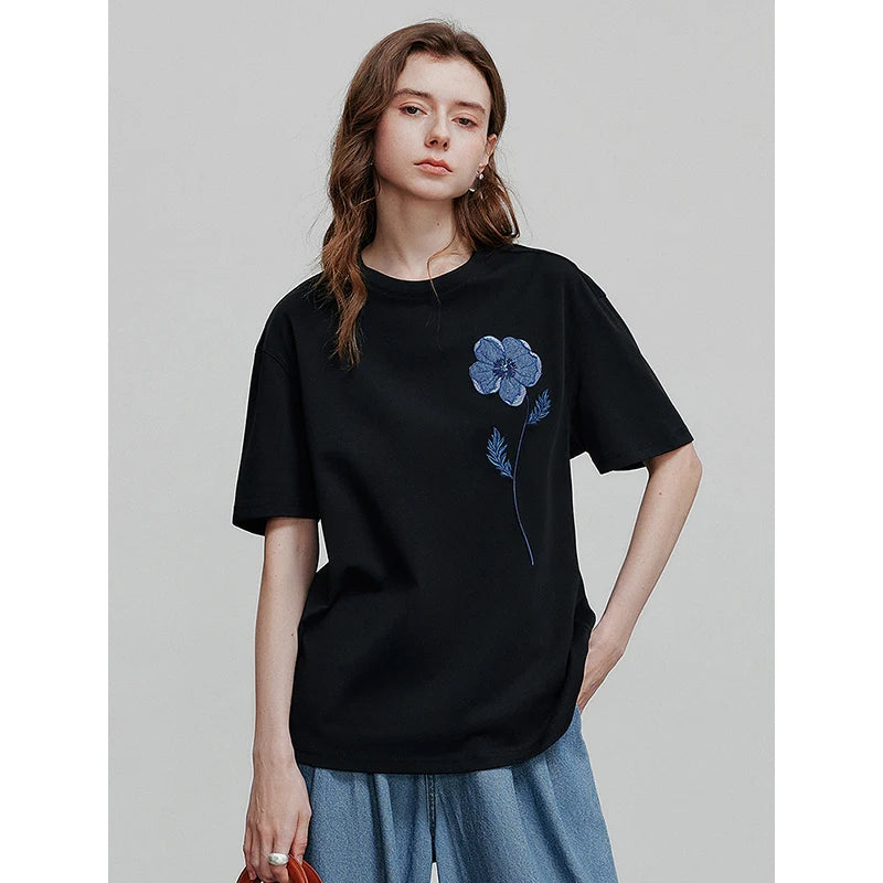 Camiseta Feminina de Algodão com Bordado Floral