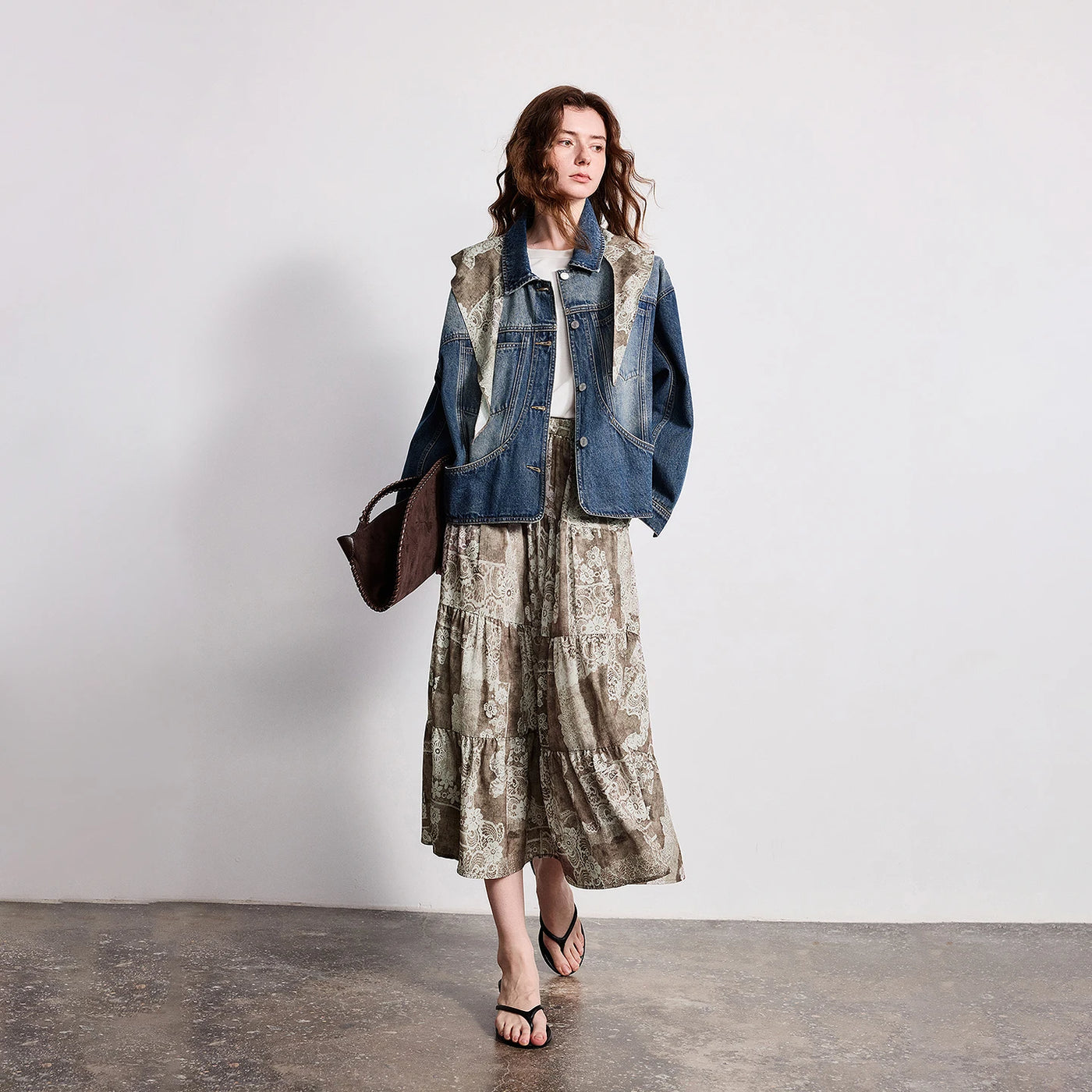 Jaqueta Jeans Feminina Cropped Destroyed com Bolsos