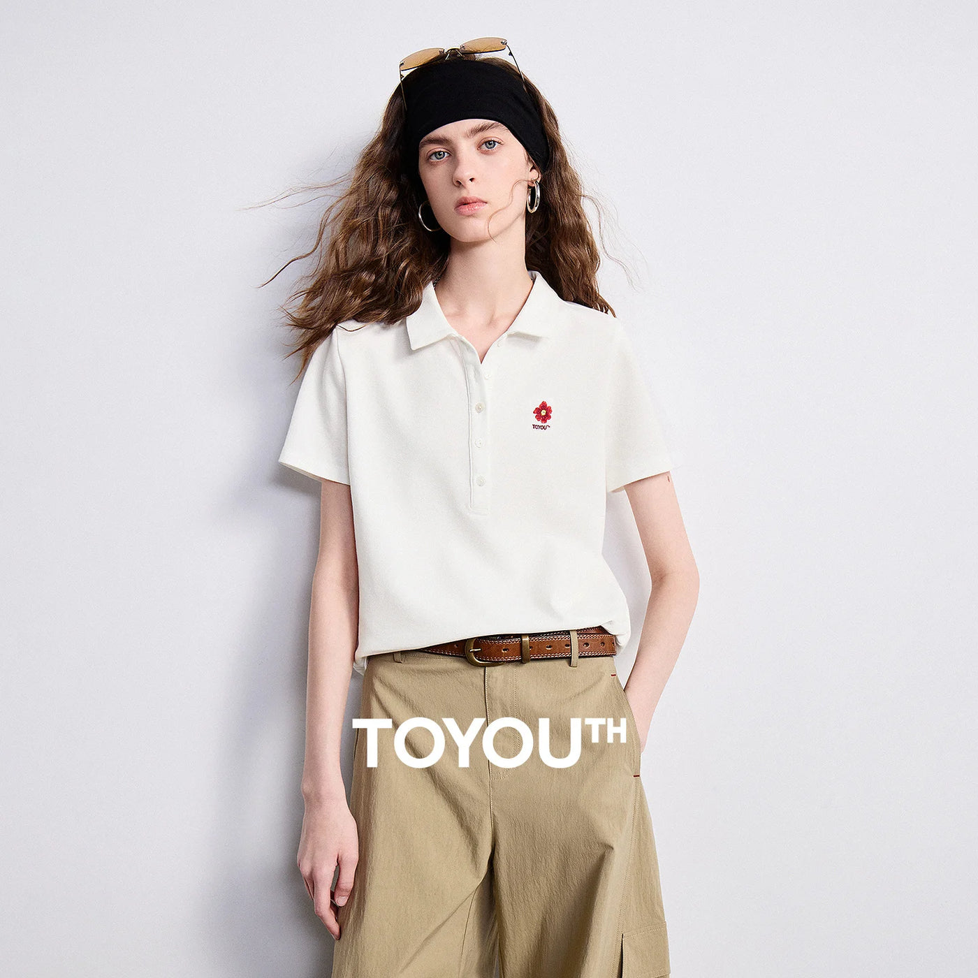Camiseta Polo Feminina de Algodão com Bordado Floral
