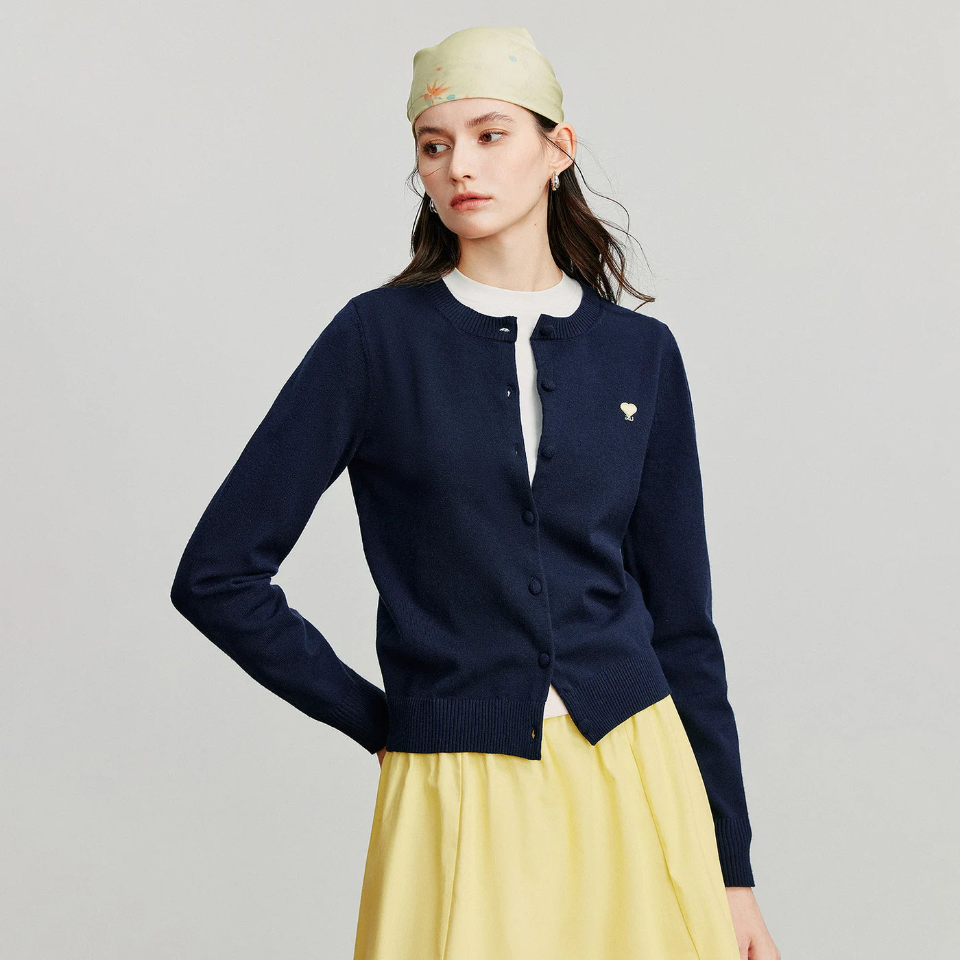 Cardigan Feminino de Tricô com Lã e Gola Redonda