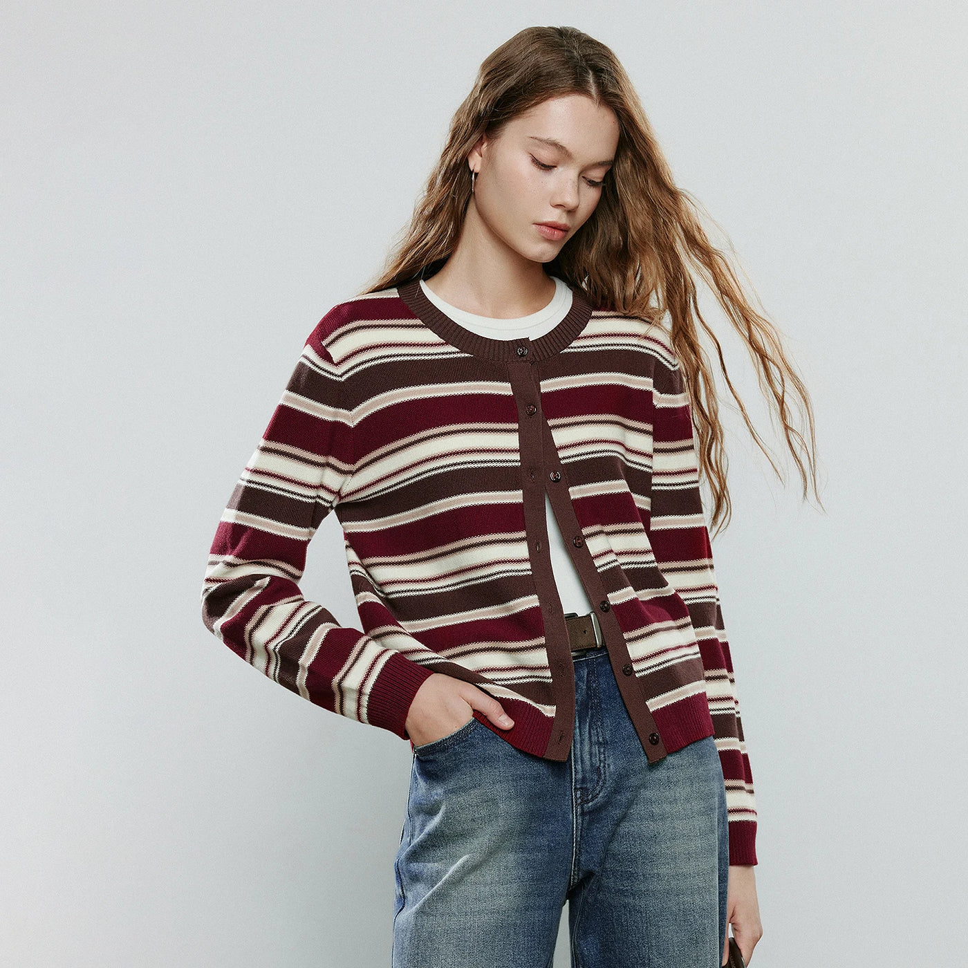 Cardigan Feminino Listrado Leve com Gola Redonda