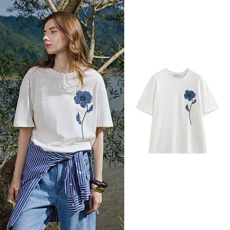 Camiseta Feminina de Algodão com Bordado Papoula Jeans