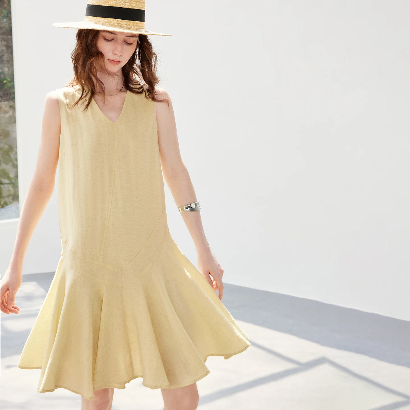 Vestido Midi de Liocel com Decote V e Barra Sereia