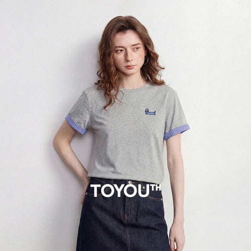 Camiseta Feminina de Algodão com Bordado Cachorro e Fenda