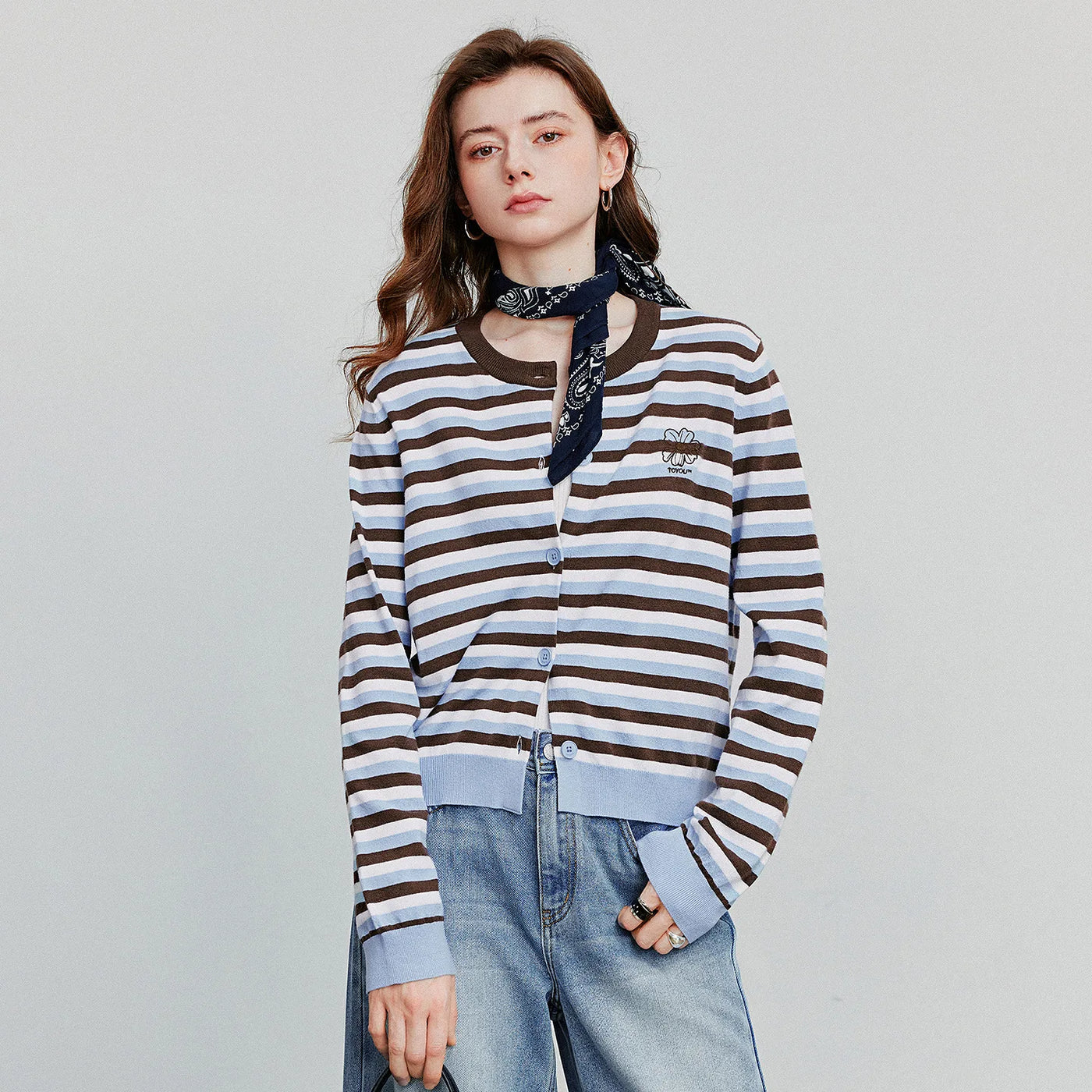 Cardigan Feminino Listrado Retrô com Gola Redonda