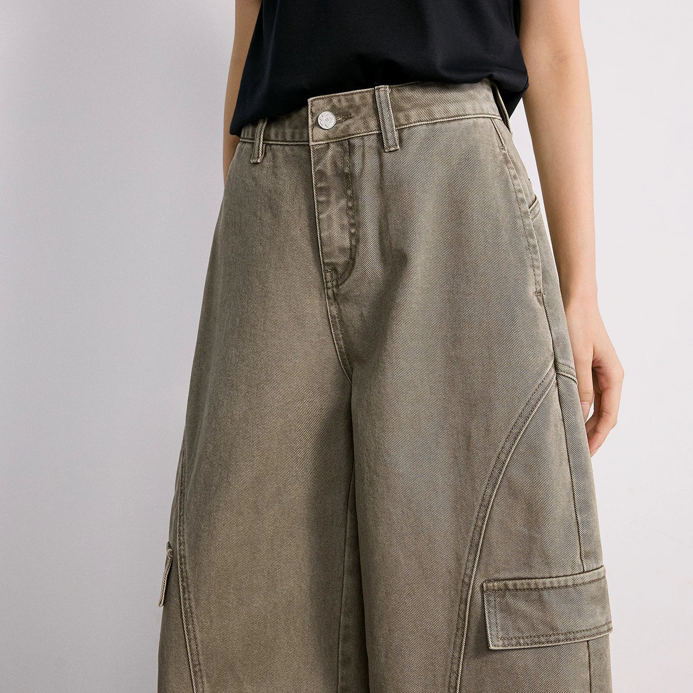 Calça Jeans Feminina Barrel com Recortes