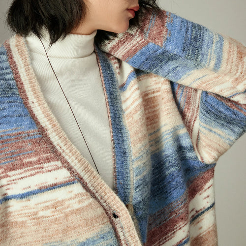 Cardigan Feminino Listrado Degradê de Tricô com Decote V