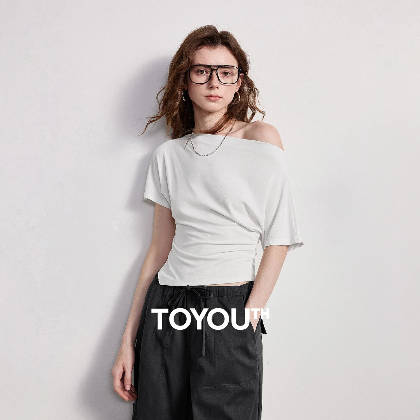 Blusa Feminina Cropped de Algodão com Ombro Assimétrico