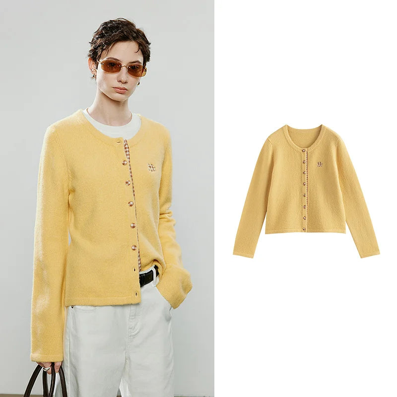 Cardigan Feminino Amarelo com Veludo e Botões