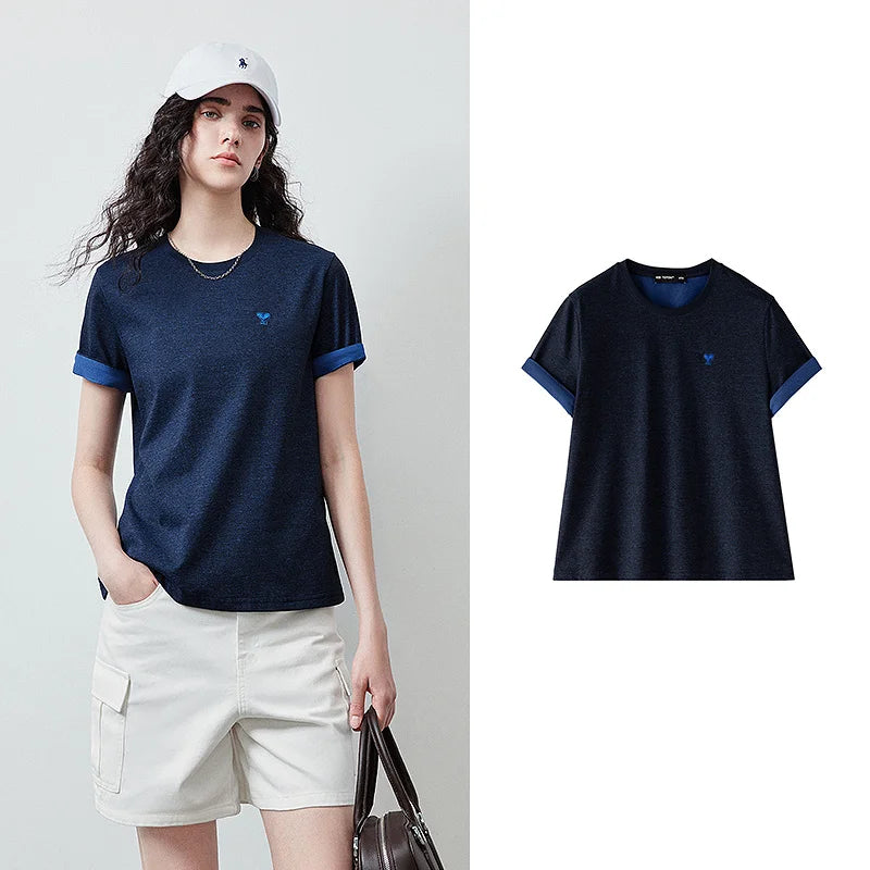 Camiseta Feminina Slim com Bordado de Coração